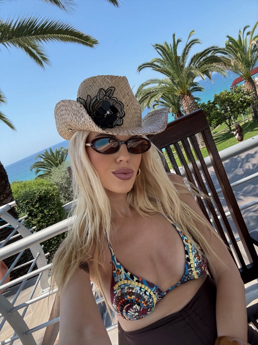 Натали Трифонова е заминала в Гърция. Това става ясно от Фейсбук