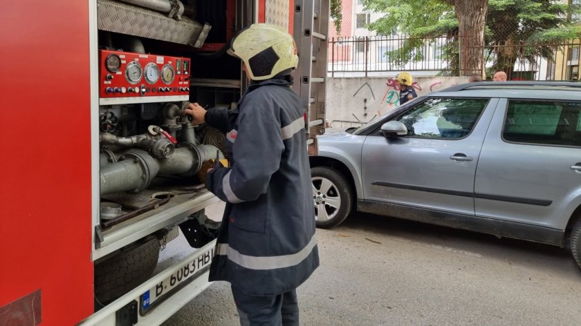 В Благоевград: 60 души са били евакуирани при пожар в заведение снощи