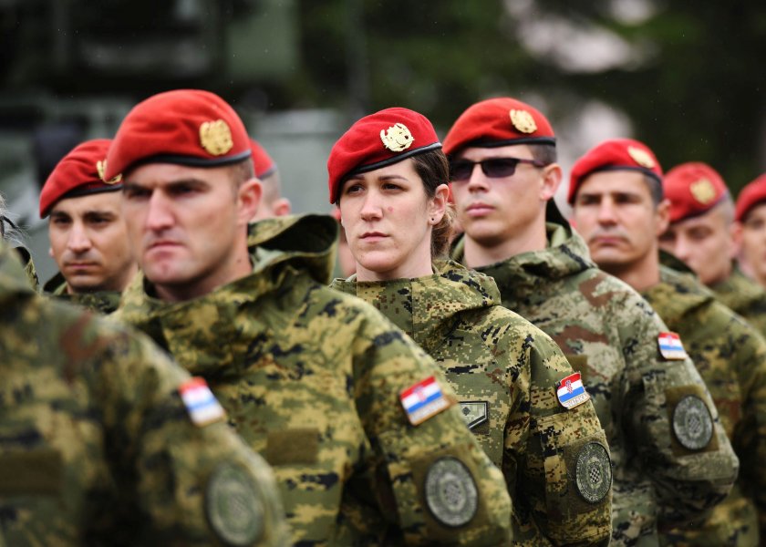 Хърватия връща задължителната военна служба