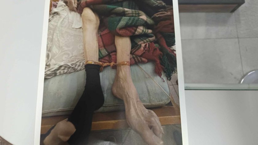 Разкритията за домовете на ужасите продължават: Тежко болни открити в локви кръв (СНИМКИ 18+)