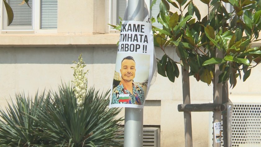 Приятелите на Явор питат защо е заведен в психиатрия, а не в Спешното