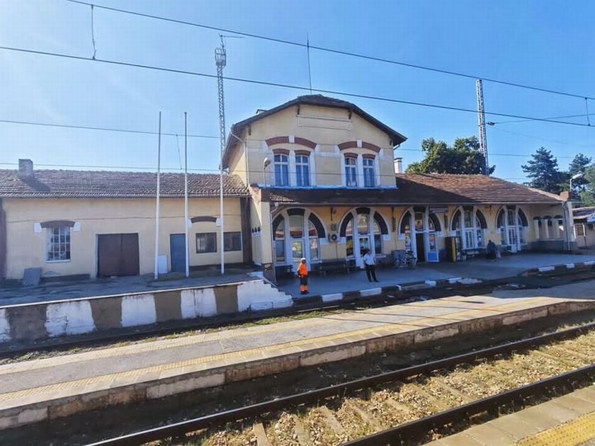 Откриха мъж в безпомощно състояние след побой на гарата в Бойчиновци