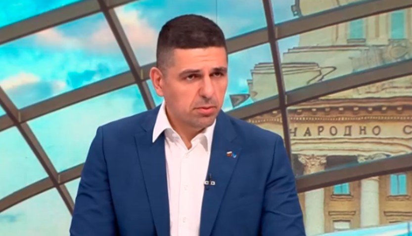 Мирчев: Роди се "Възраждане" и стана хаос