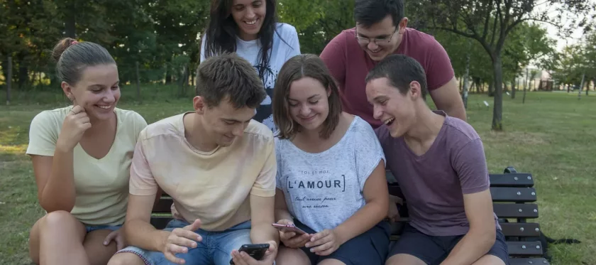 Над половината от младите хора у нас смятат, че са