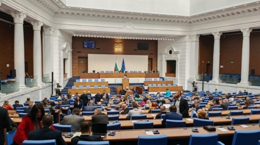 Народното събрание прие на първо четене два от три законопроекта