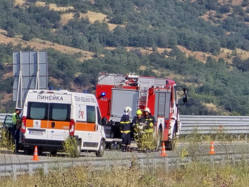 20-годишен мъж е в кома след катастрофа между два автомобила