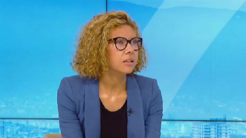 Депутатка от ПП-ДБ стана за смях с парламентарен въпрос към