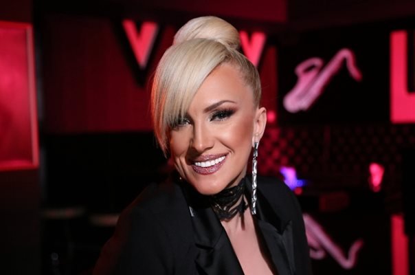 Фолк легендата Сашка Васева спи по цели 12 часа на