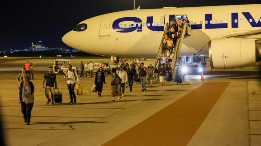 Рано тази сутрин на летище Васил Левски“ в София пристигнаха