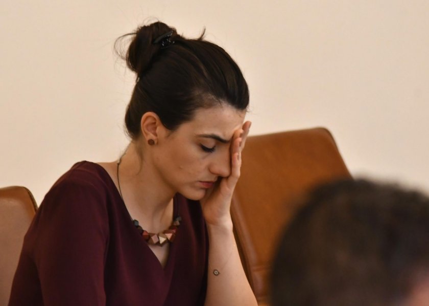 Докато Кирил Петков даваше пресконференция в БТА, Лена Бориславова бе