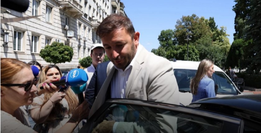 Скандалният зам.-кмет на София Никола Барбутов, вече бивш, след като