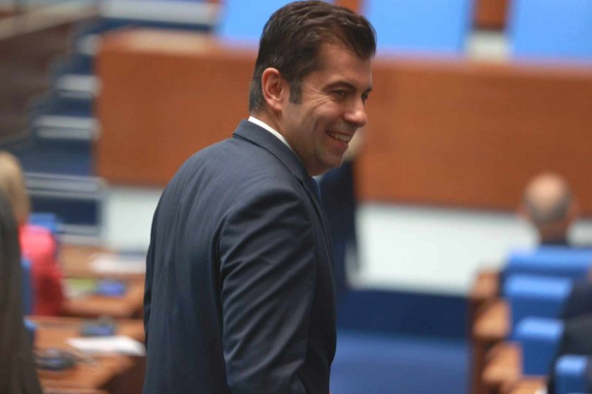 Кирил Петков гръмко обяви, че подава оставка като депутат и