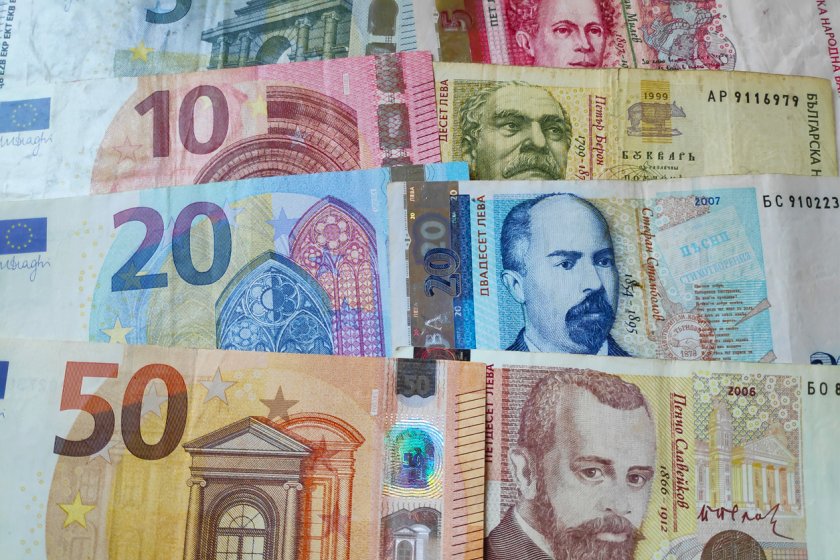 ДАЛАВЕРА: Сменят "сиви" левове за евро срещу 200 кинта на калпак