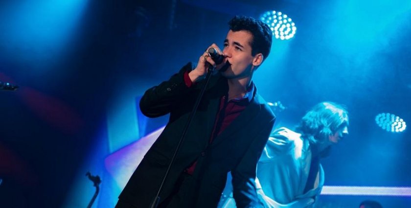 В луда надпревара с времето по въздух, земя и вода