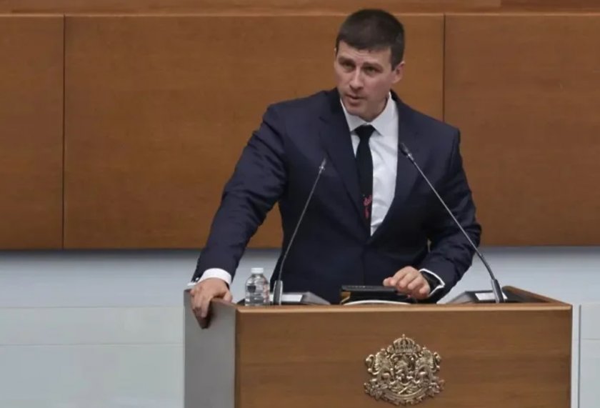 В тон с повечето си колеги в парламента, Ивелин Михайлов