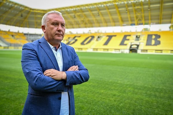 Треньорът на "Ботев" (Пд): На трансферния пазар се борим с над 1500 клуба от Европа