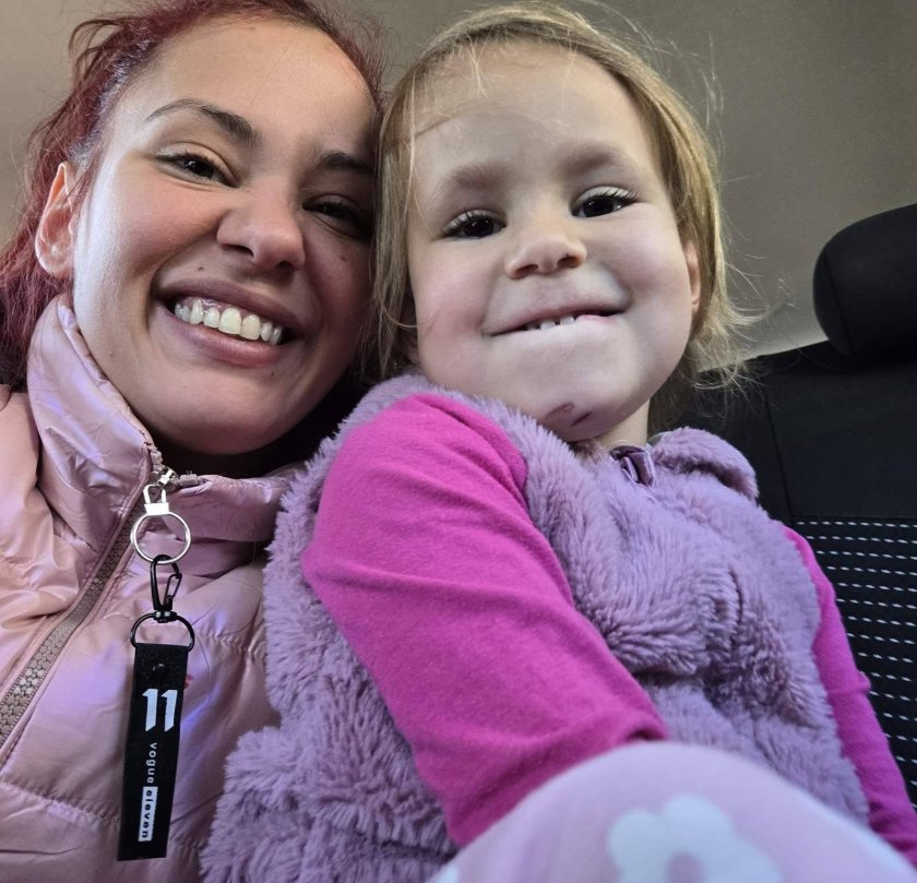 Параолимпиецът и бивш депутат от БСП Михаил Христов и съпругата