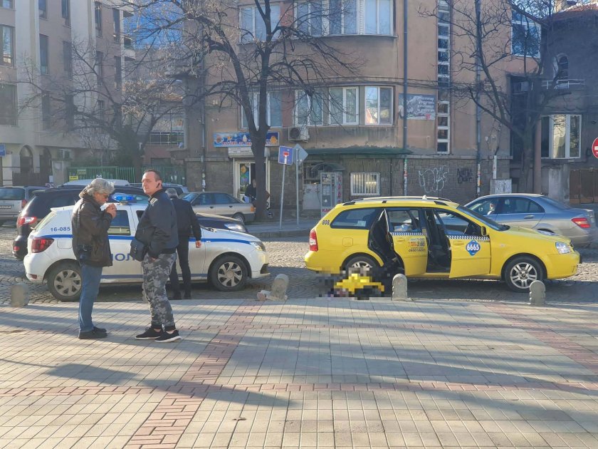 Пенсионер издъхна в такси, минути след като го изписаха от болницата