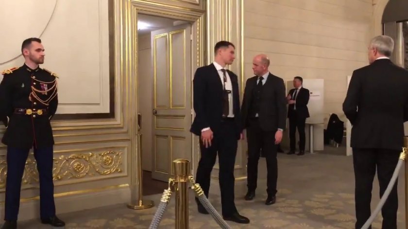 Путин ходи до тоалетната с шестима гардове (СНИМКИ+ВИДЕО)