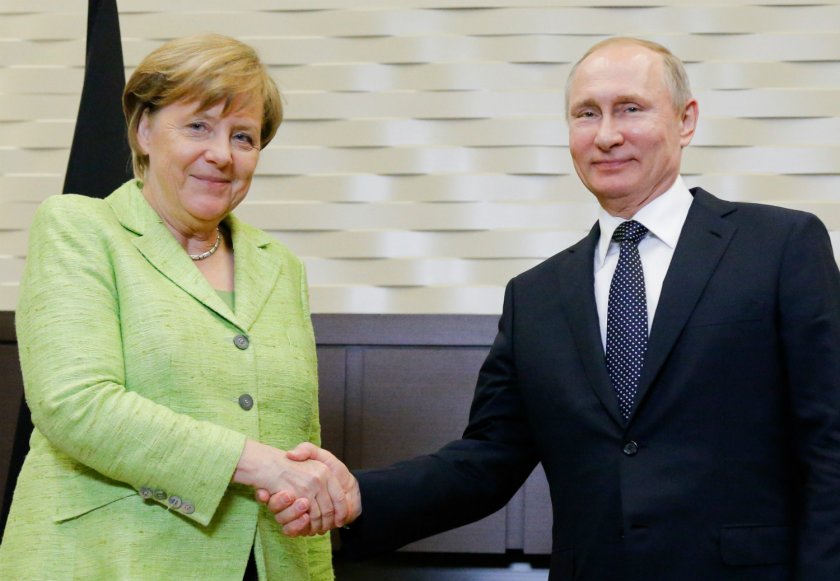 Меркел и Путин обсъдиха газа през Украйна