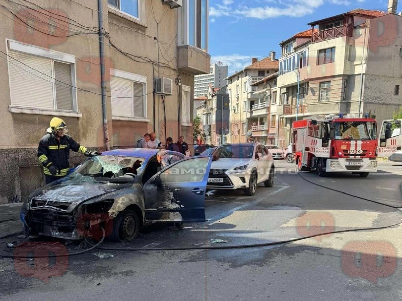 Автомобил, приличащ на БМВ, се взриви на едно от най-оживените