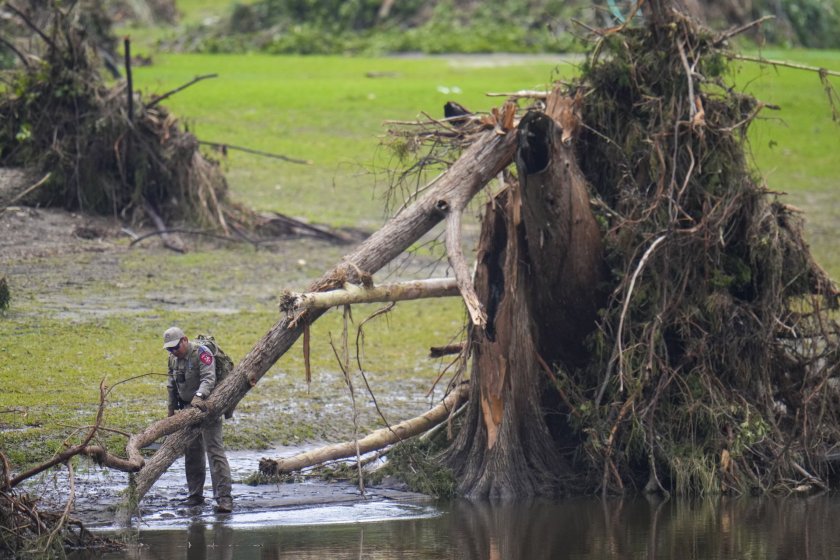 Броят на загиналите при катастрофалните наводнения в Тексас достигна най-малко