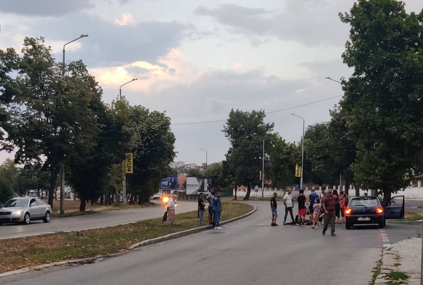 Поредният пострадал: Пешеходец бе ударен на възлов булевард в Добрич