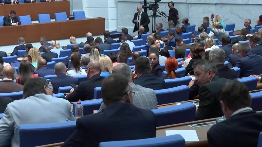 Задава се цяла серия от вотове на недоверие