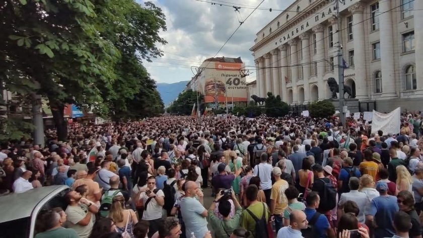Петко ПетковИзненадващо бащата на Кирил Петков се оплака от протеста