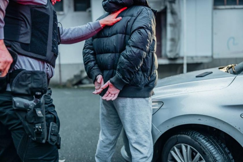 Непълнолетен обра възрастна жена в Ямбол