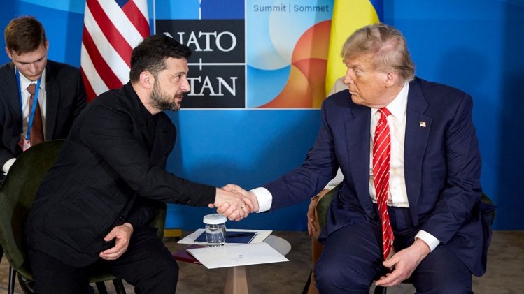 Американският президент Доналд Тръмп е попитал украинския лидер Володимир Зеленски