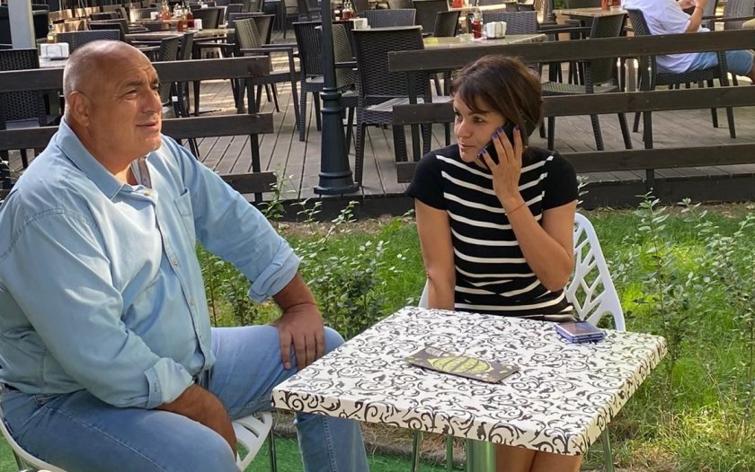 Има си някои предимства да си мъж. Когато се прибираш