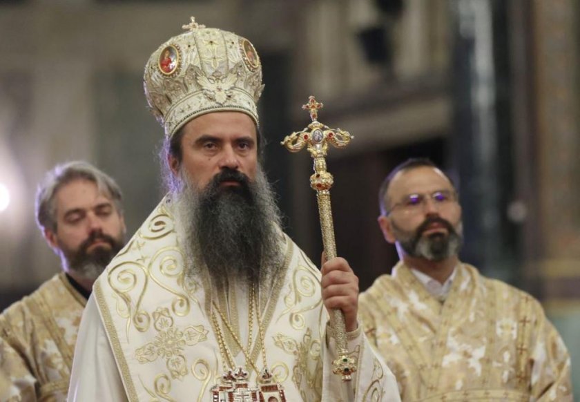Патриарх Даниил оглавява патриаршеската литургия в с. Яхиново
