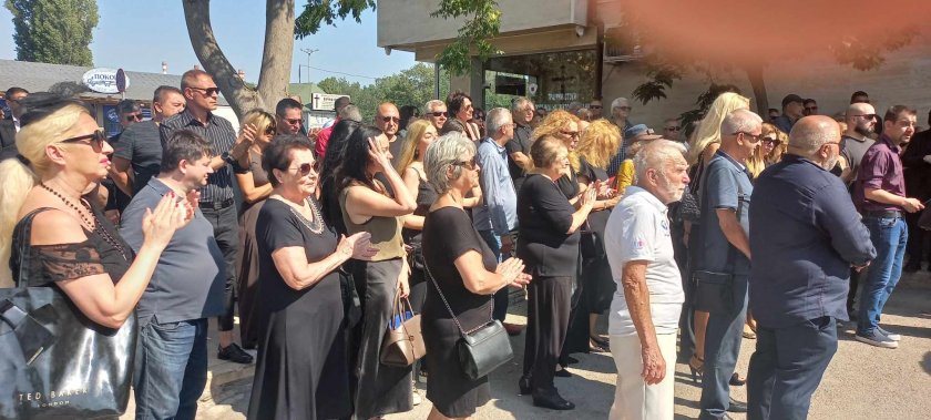 Кланът Живкови-Славкови изпрати в последния му път една от най-противоречивите