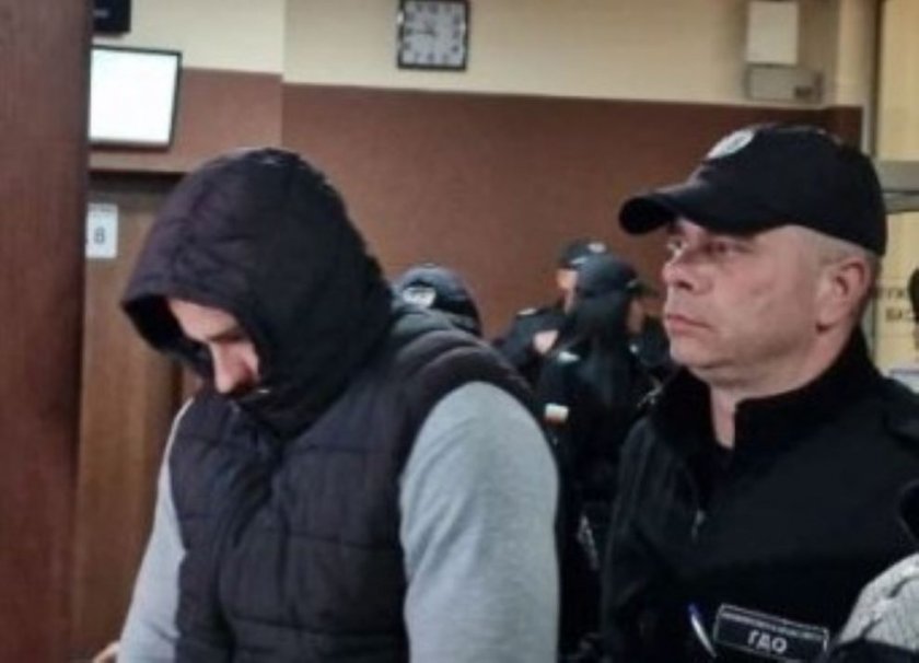 Оставиха в килия полицая Димитър Иванов, пребил до смърт с колега арестант в Казанлък