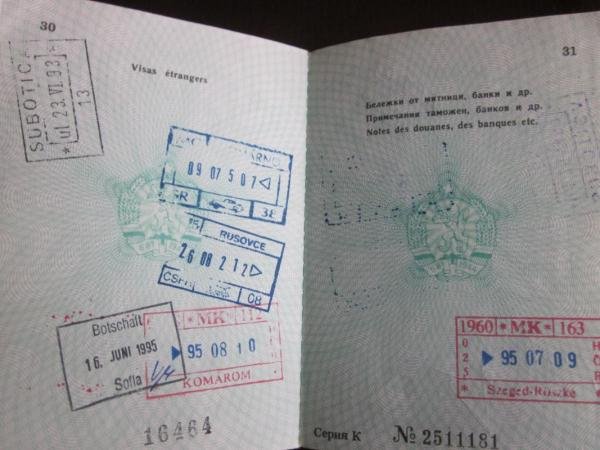 EК замисля замяна на печатите в паспортите с цифрови данни 