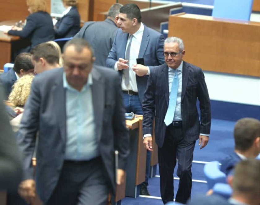 След бурни страсти и дебати, депутатите приеха промените в Закона