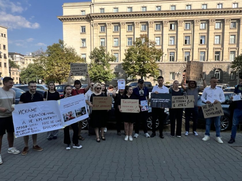 Темата за студентските такси бе най-актуална в парламента днес. Депутатите