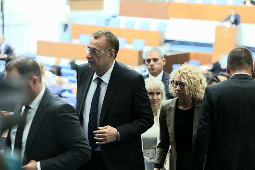 Парламентът прие промени в Закона за запасите на нефт