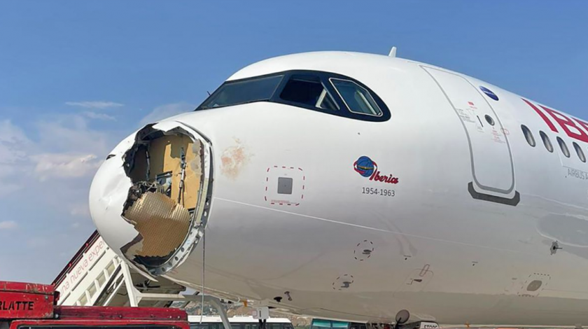 Самолет Еърбъс на Iberia е бил принуден да кацне обратно