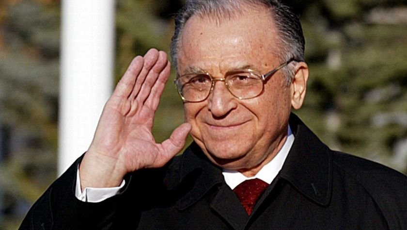 Румъния с последна почит към президента Йон Илиеску (СНИМКИ)