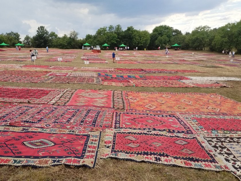 Холандец показа най-голямата колекция на български килими в света (СНИМКИ)