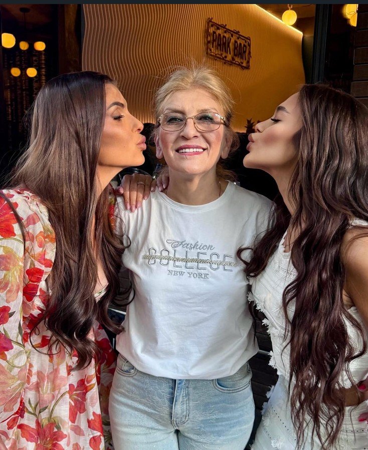 Фолк дивата Анелия често събира погледите с външния си вид,