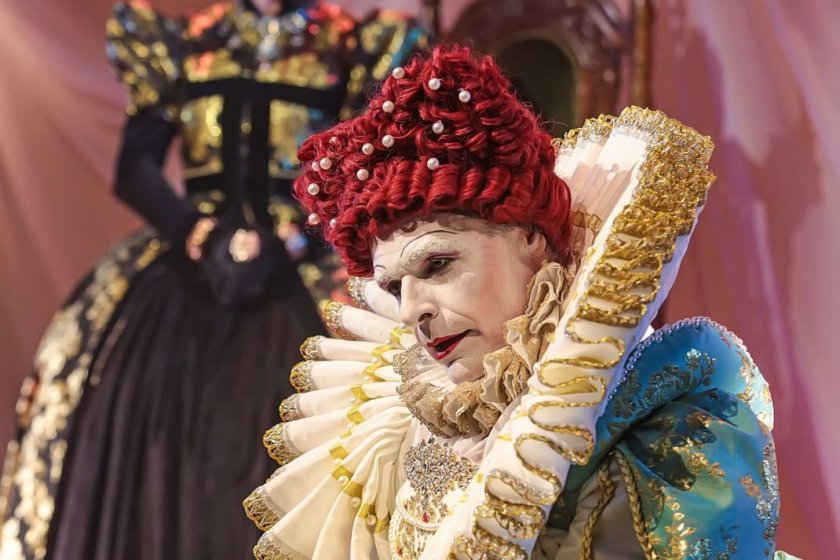 Звездата от хитовите испански комедийни сериали Щурите съседи и Новите