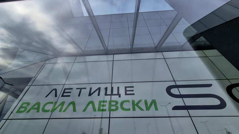 Обвиниха крадеца, подкарал бус със стока на софийското летище