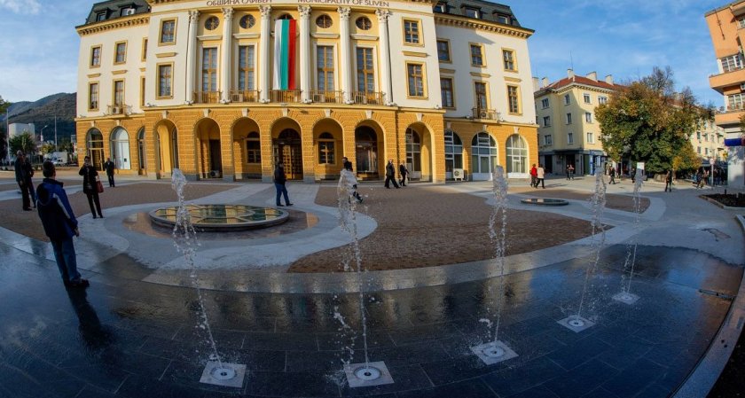 Малолетни вандали безчинстват в Сливен, трошат всичко наред