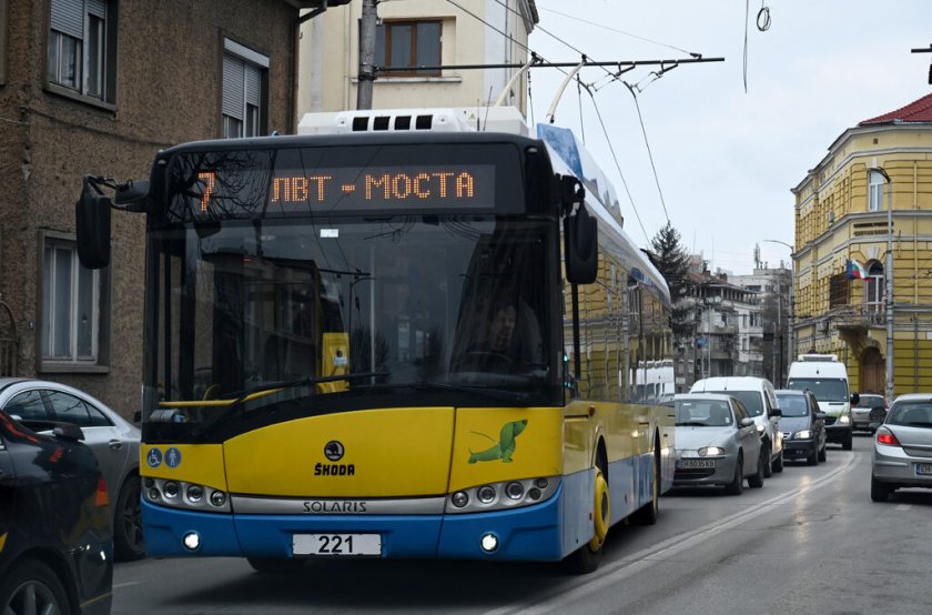 Нов вид измама: С оферти за карти за 3,30 лв. за тролеите в Плевен събират лични данни