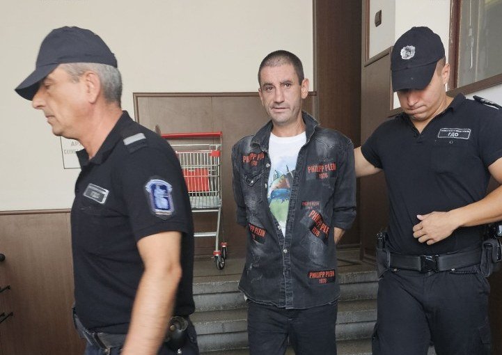 Никола, пребил жестоко клошар в Пловдив, остава заключен