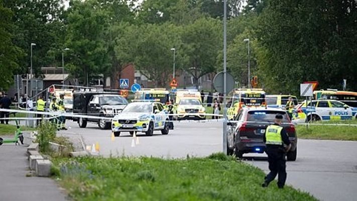 Двама са ранени при стрелба до джамия в Швеция 