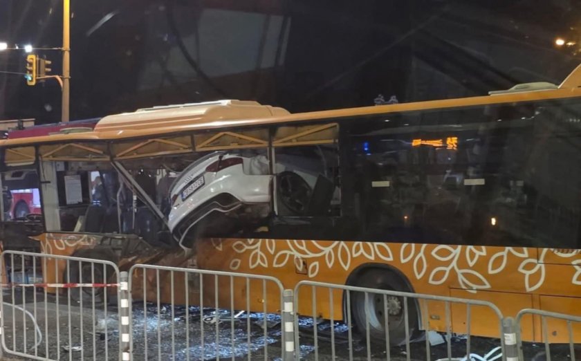 Един човек е загинал, а шестима са ранени при тежка